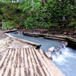 大湯沼川天然足湯