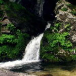 吉岡不動滝｜不動明王と33体の観音像が宿る神秘の滝