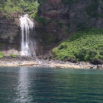 カムイワッカ湯の滝｜知床の秘境にある流れ落ちる温泉